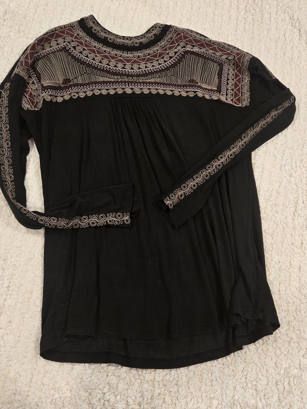 gimmicks by BKE Black Long-Sleeve Top with Cream & Maroon Embroidery